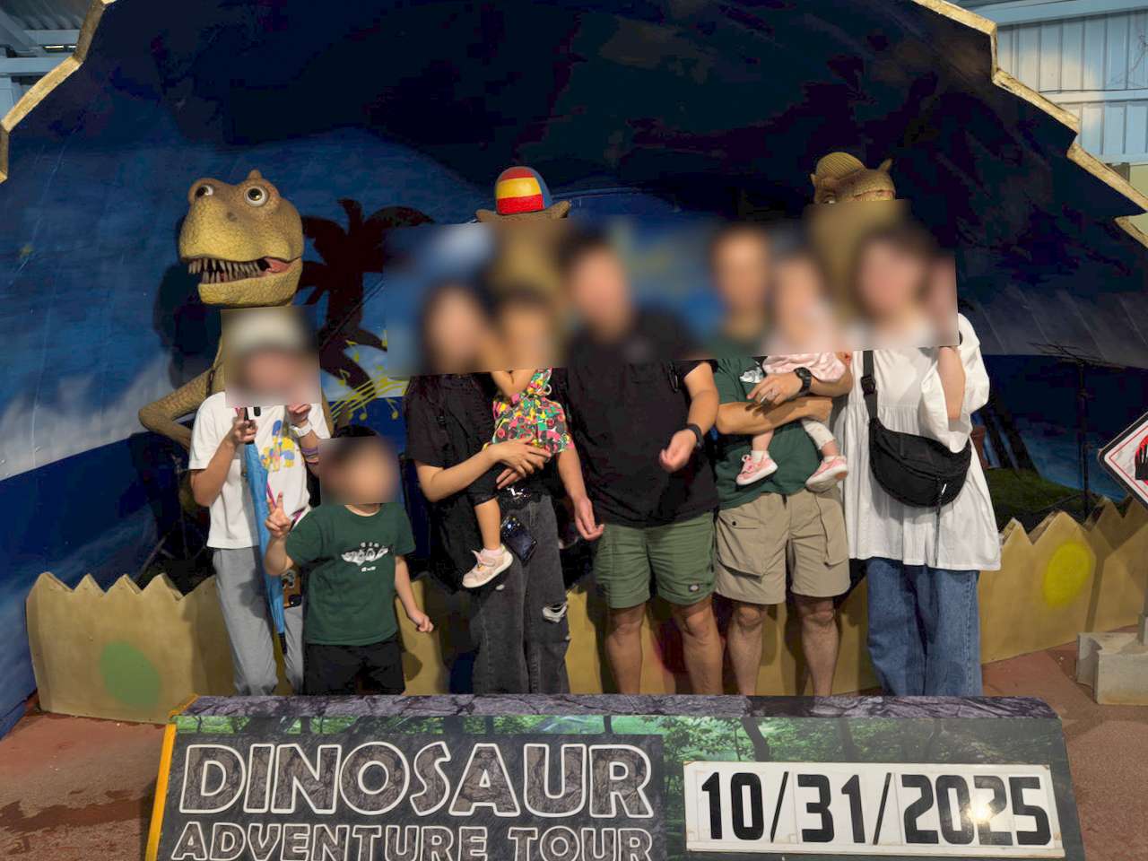 出口や記念撮影の写真