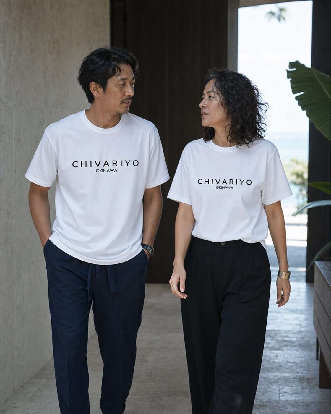 CHIVARIYO ベーシックTシャツ 白T着用イメージ